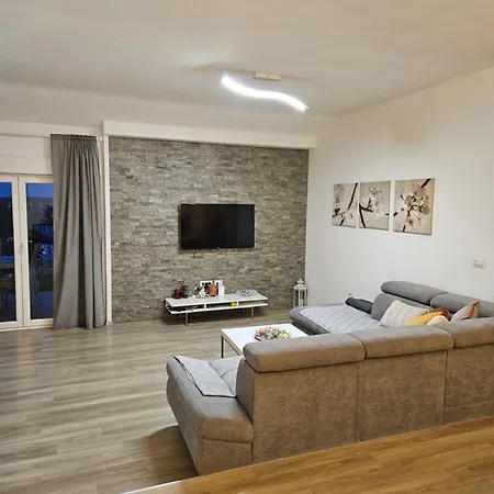 Apartment Robi *